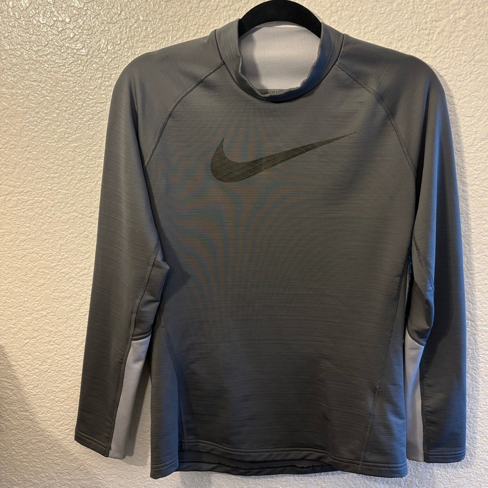 Nike Boys Big Kids Long Sleeve Training Top XL Gray Dri-Fit Athletic